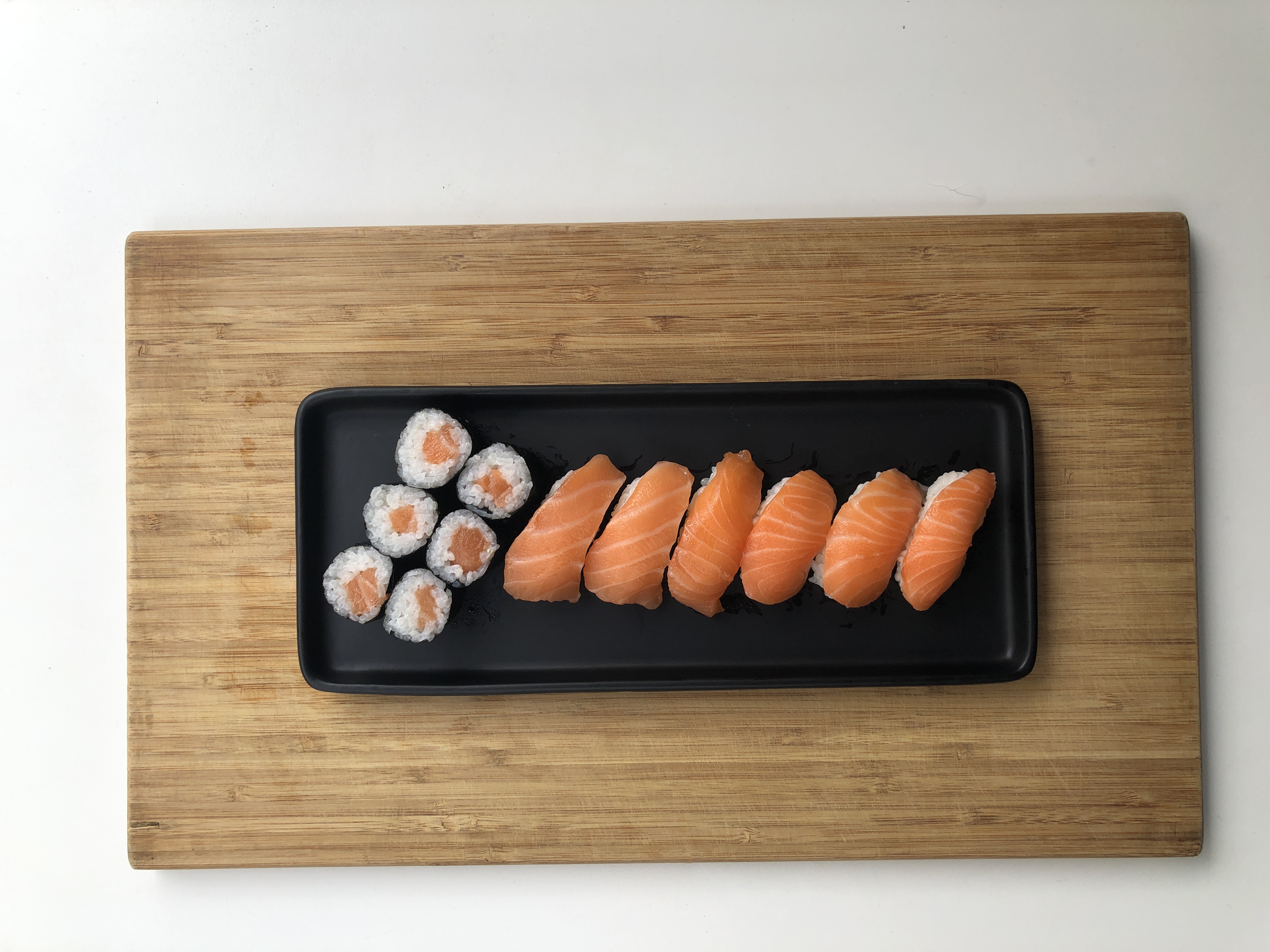 Saumon mixte (6 nigiri + 6 maki) — Lebon Bento